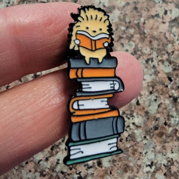 *2 for $13* Book Lover Hedgehog On Stack of Books Enamel Pin - Picture 3 of 4
